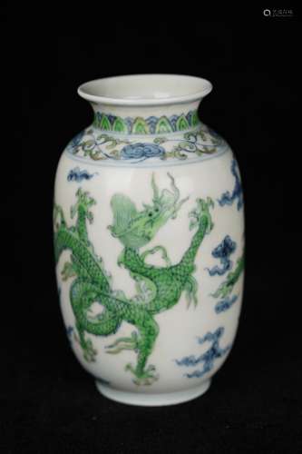 A Green Dragon Pattern Porcelain Vase
