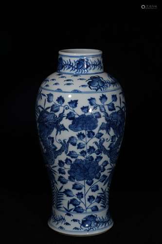 A Blue and White Dragon Pattern Porcelain Vase