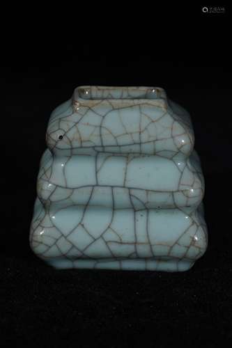 A Ge Type Blue Glazed Porcelain Zun