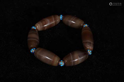 A Dzi Agate Bead Bracelet