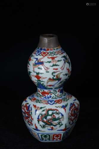 A Wucai Dragon Pattern Gourd Shape Porcelain Vase