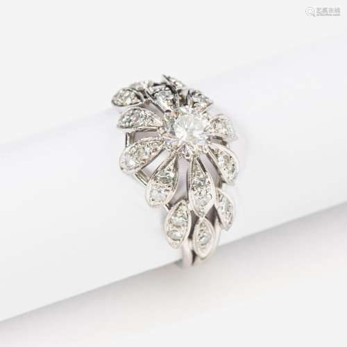 A PLATINUM AND 14 CARAT WHITE GOLD DIAMOND CLUSTER RING