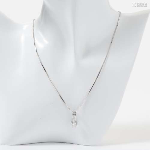 A 14 CARAT WHITE GOLD NECKLET WITH DIAMOND PENDANT