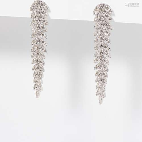 A PAIR OF 18 CARAT WHITE GOLD FEATHER EARRINGS