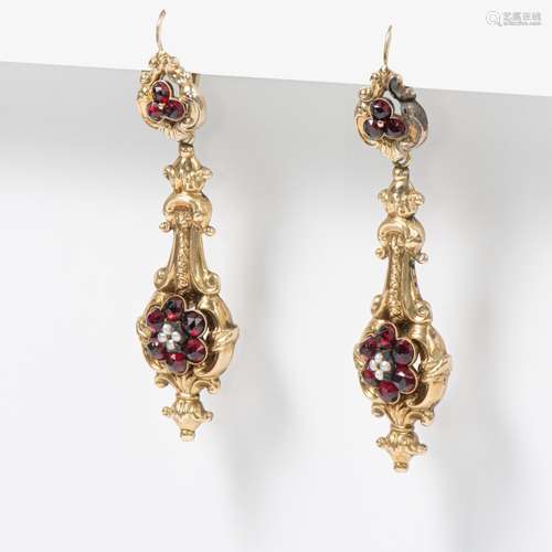 A PAIR OF 14 CARAT GOLD MID-VICTORIAN EARRINGS