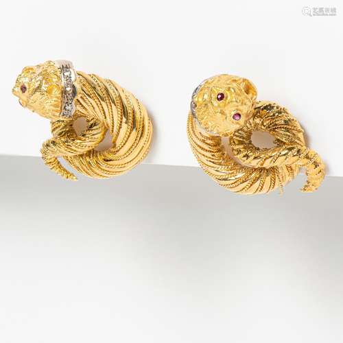 AN PAIR OF 18 CARAT YELLOW DIAMOND EAR CLIPS