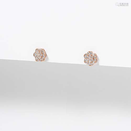 A PAIR OF 18 CARAT ROSE GOLD AND DIAMOND CLUSTER EARSTUDS