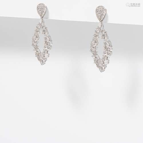 A PAIR OF 18 CARAT WHITE GOLD AND DIAMOND EARRINGS