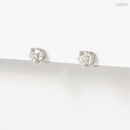 AN EXCEPTIONAL PAIR OF 18 CARAT WHITE GOLD AND DIAMOND SOLIT...