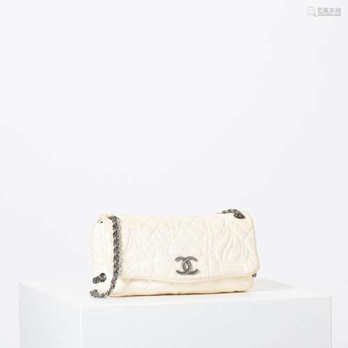 A CHANEL LIMITED EDITION IVORY WHITE CAVIAR LEATHER CHANEL F...