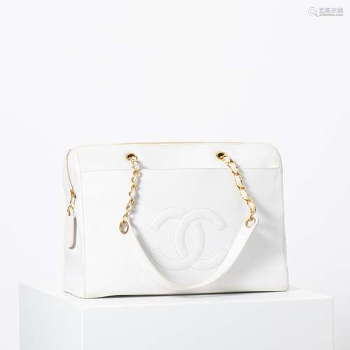 A CHANEL WHITE CAVIAR LEATHER CHANEL TOTE BAG