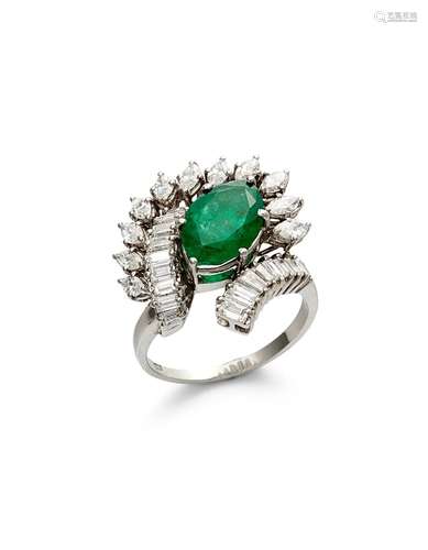 EMERALD & DIAMOND RING