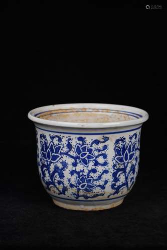 A Blue And White Flower Porcelain Pot