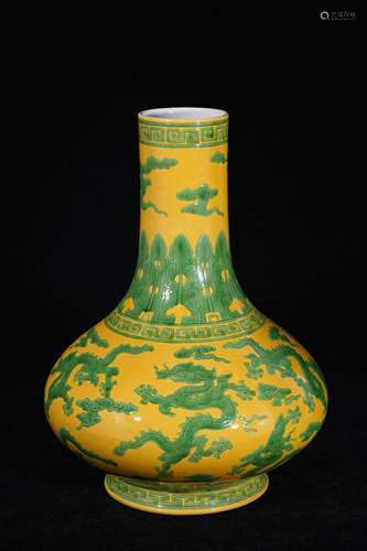 A Yellow Glaze Green Color Dragon Pattern Vase