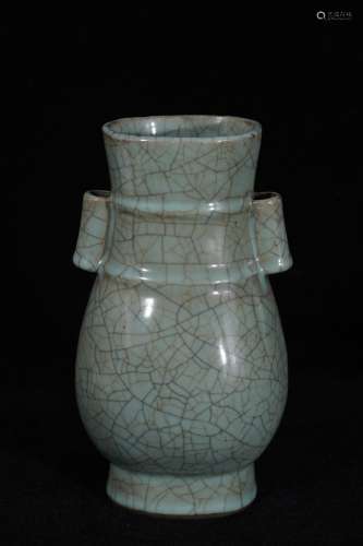 A Ge Yao Porcelain Vase