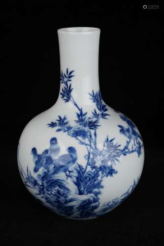 A Blue And White  Flower And Birds Procelain Vase