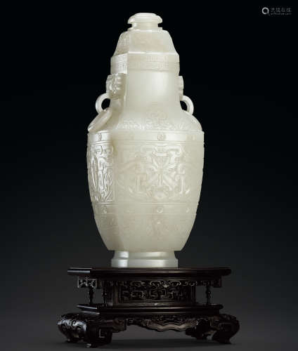 十八世纪 白玉饕餮纹双铺首活环方瓶