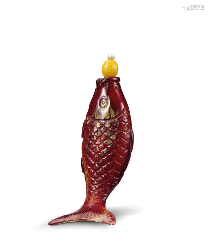 十八世纪 宝石红玻璃洒金鱼形鼻烟壶