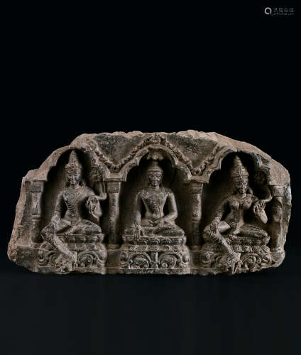 十八世纪 尼泊尔 黑石三圣佛坐像
