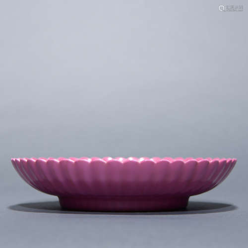 Rouge-Red Glaze Chrysanthemum Plate