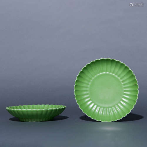 Pair of Green-Glaze Chrysanthemum Plates