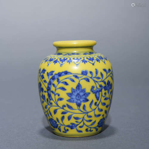 Yellow-Ground and Underglaze Blue Interlocking Lotus Vase