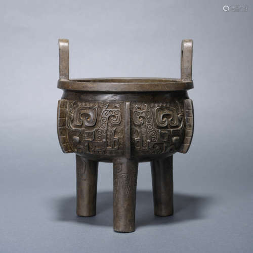 Bronze Beast-Face Tripod Vessel