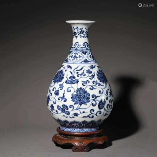 Blue and White Interlocking Lotus Pear-Shape Vase