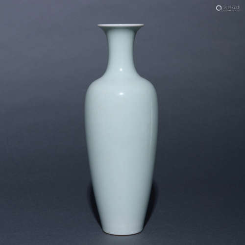 White Glaze Guanyin-Form Vase