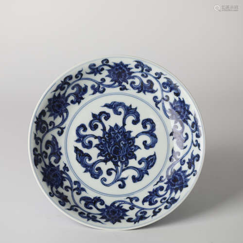 Chinese blue and white porcelain vase (Xuande)