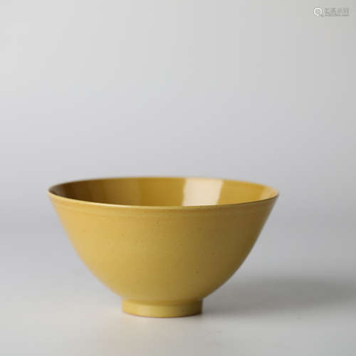 Ancient Chinese yellow glazed porcelain bowl, (Xuande)