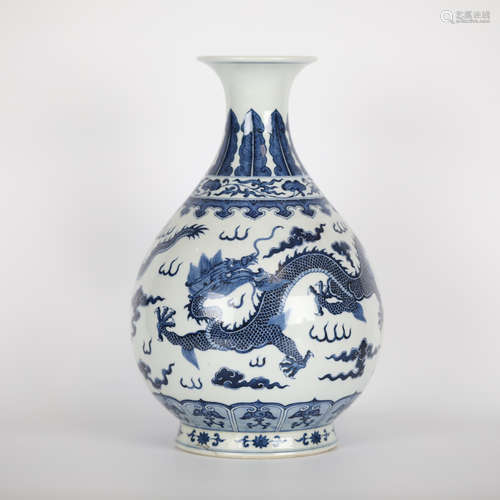 Blue and white dragon pattern porcelain plate, Qing Dynasty