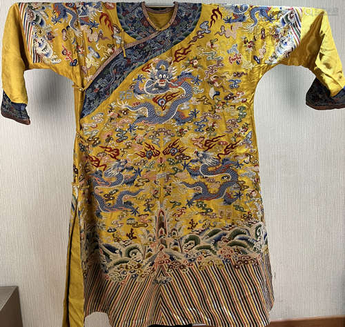 Chinese hand embroidered dragon pattern clothes