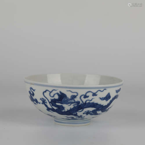 Chinese blue and white dragon pattern porcelain bowl，18th