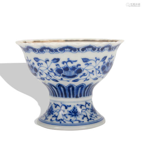 A blue and white 'floral' stem bowl