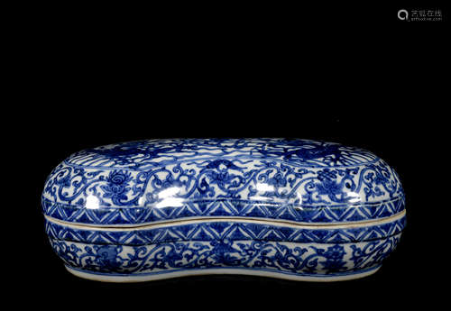 A blue and white 'floral' box and cover