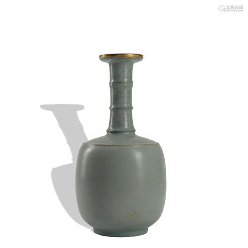 A Long quan celadon vase