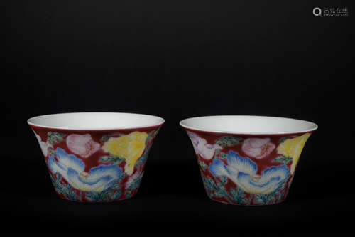 A pair of Wu cai 'floral' cup