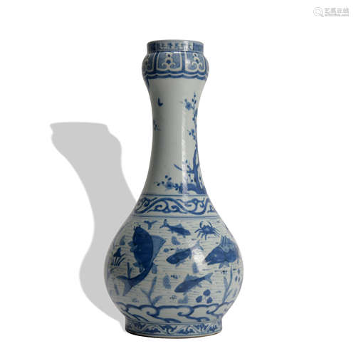 A blue and white 'fish and waterseeds' vase