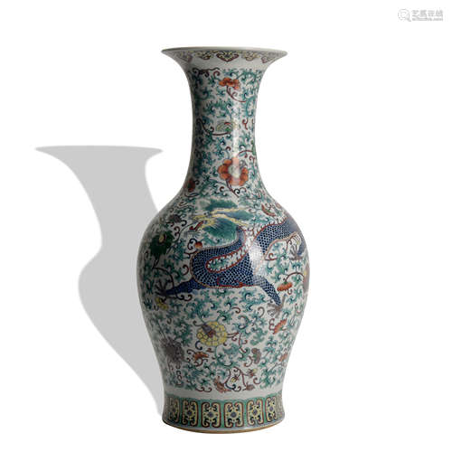 A Dou cai 'dragon' vase