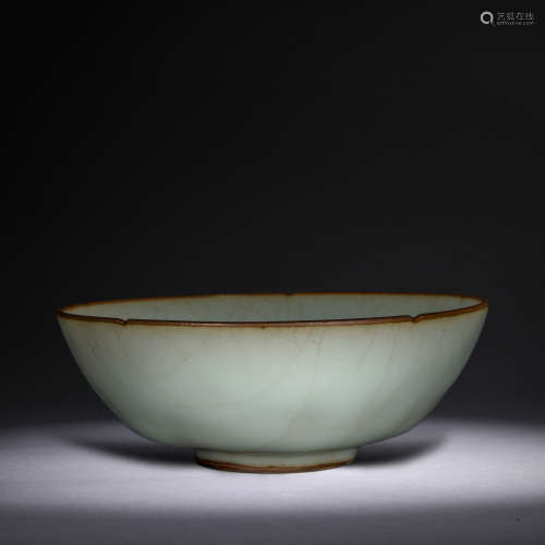 Song Dynasty of China
Longquan Official Kiln Porcelain Bowl