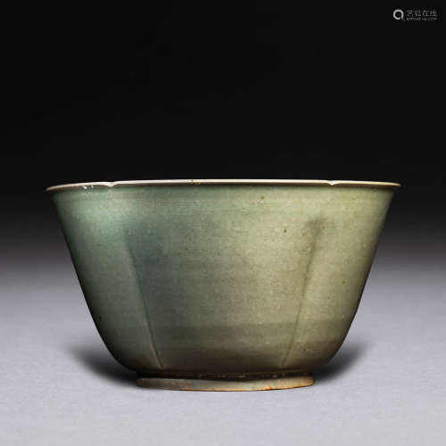 China's Five Dynasties Period
Donggong style celadon bowl wi...