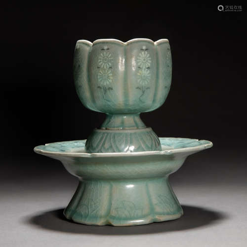 Song Dynasty of China
Fresh porcelain cup holder