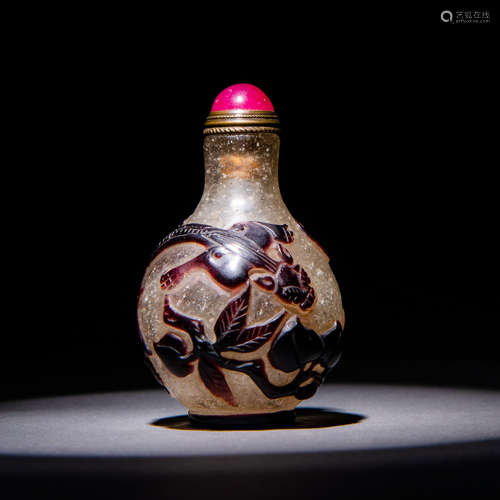 Qing Dynasty of China
Embossed glass smoke pot with saliva b...