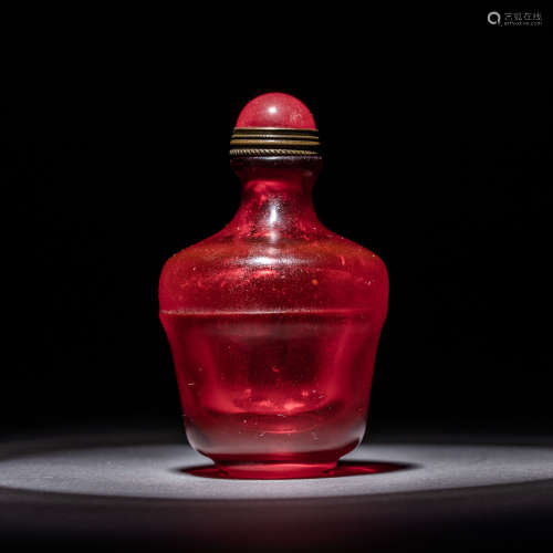 Qing Dynasty of China
Cherry red glass smoke pot