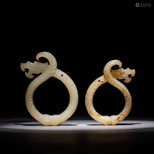 Chinese Han Dynasty
A set of Hetian jade dragon-shaped acces...
