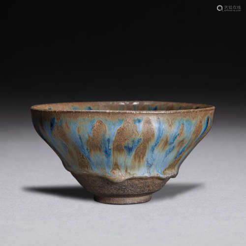 Song Dynasty of China
Kiln changing glaze to build a cup