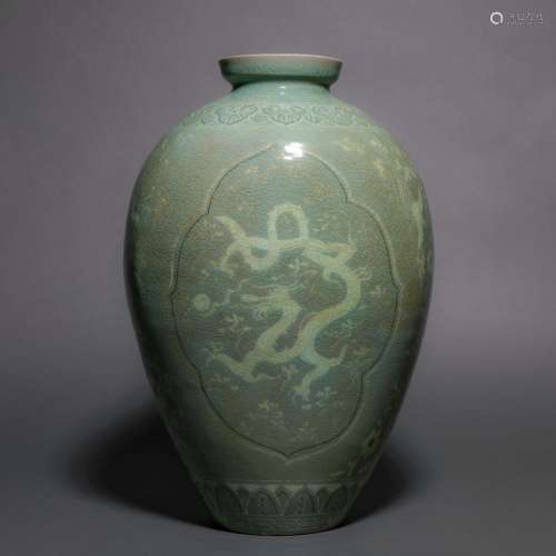 Song Dynasty of China
Korean celadon dragon pattern vase
