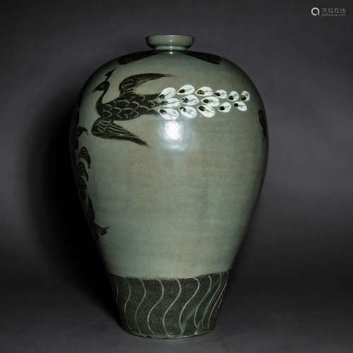 Song Dynasty of China
Korean porcelain peacock flower vase