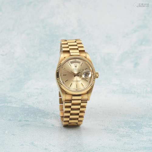 Rolex. An 18K gold automatic calendar bracelet watch